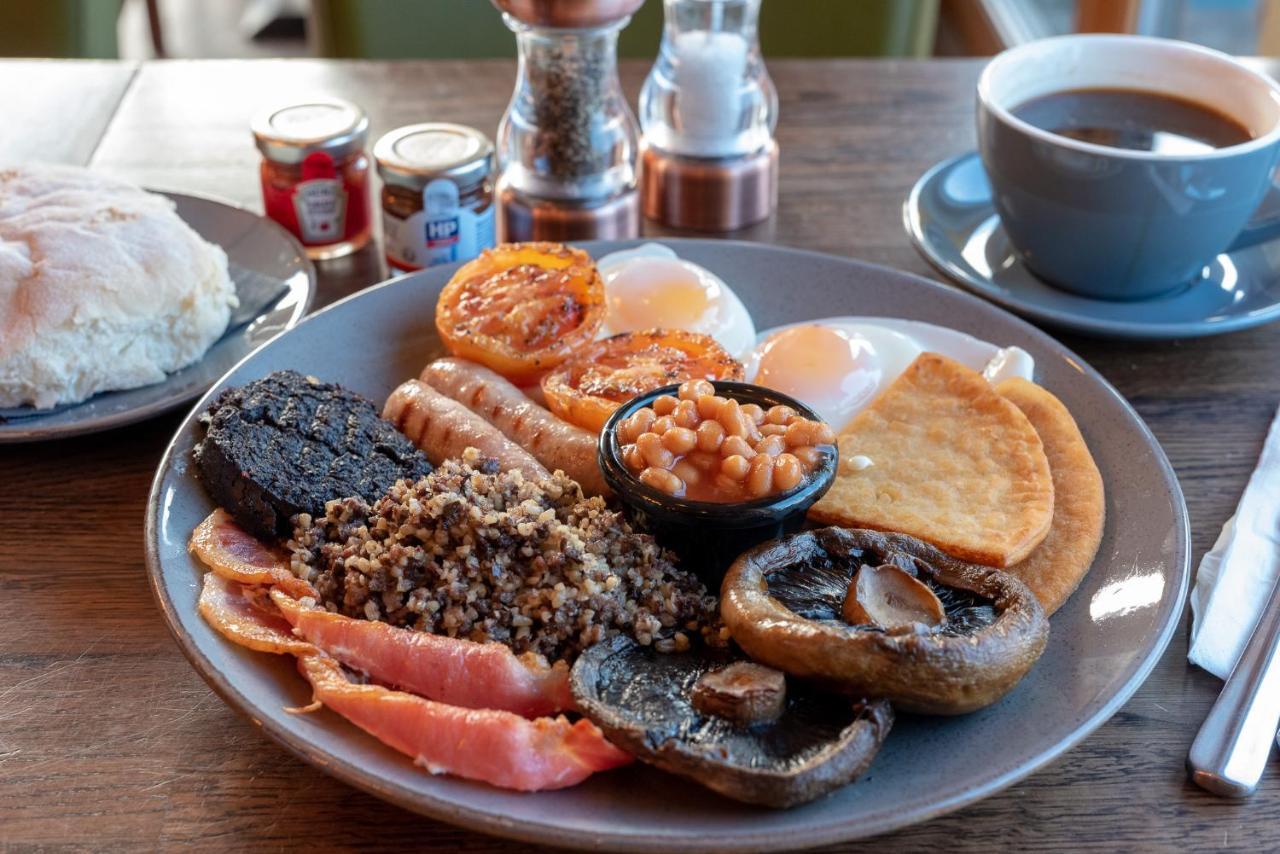 The Base Camp Hotel, Nevis Range 포트 윌리엄 외부 사진